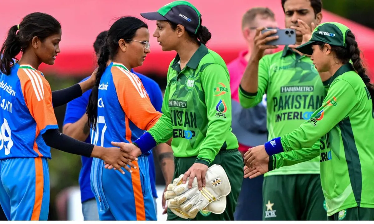 India Pakistan Handshake Controversy