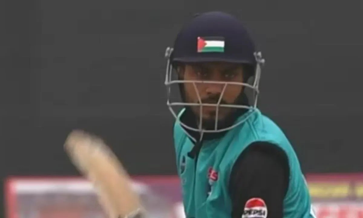 Kashmiri Player with Palestine Flag
