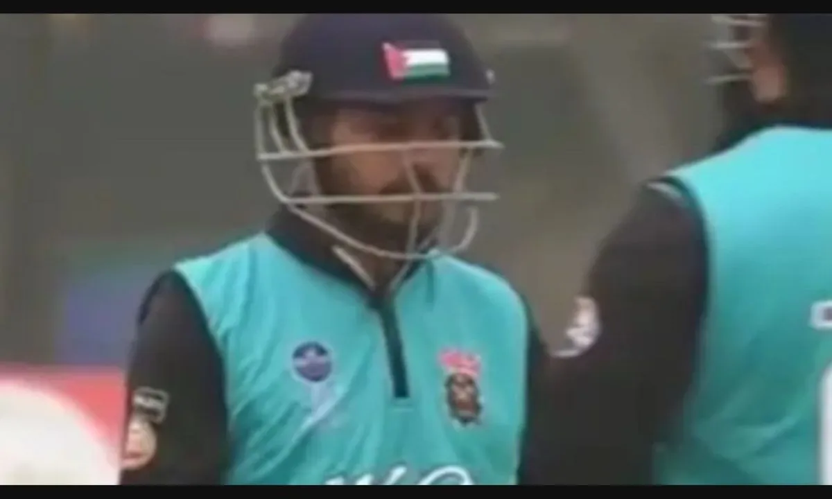 Kashmiri Player with Palestine Flag