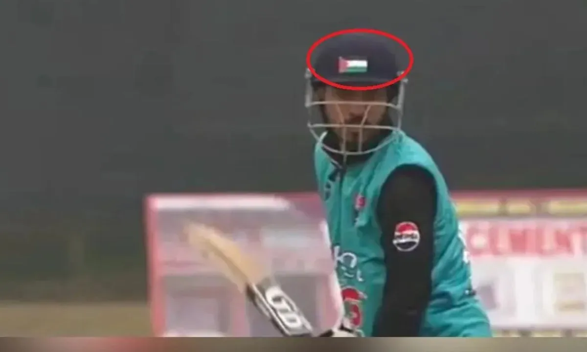 Kashmiri Player with Palestine Flag