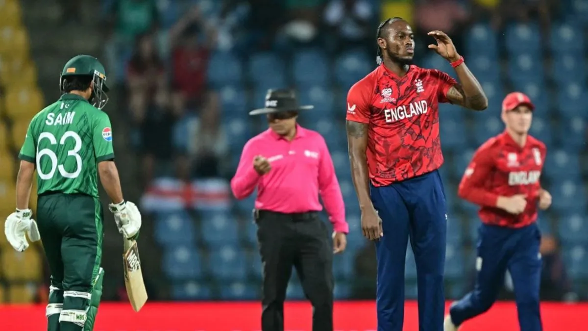 England crush Pakistan's hopes