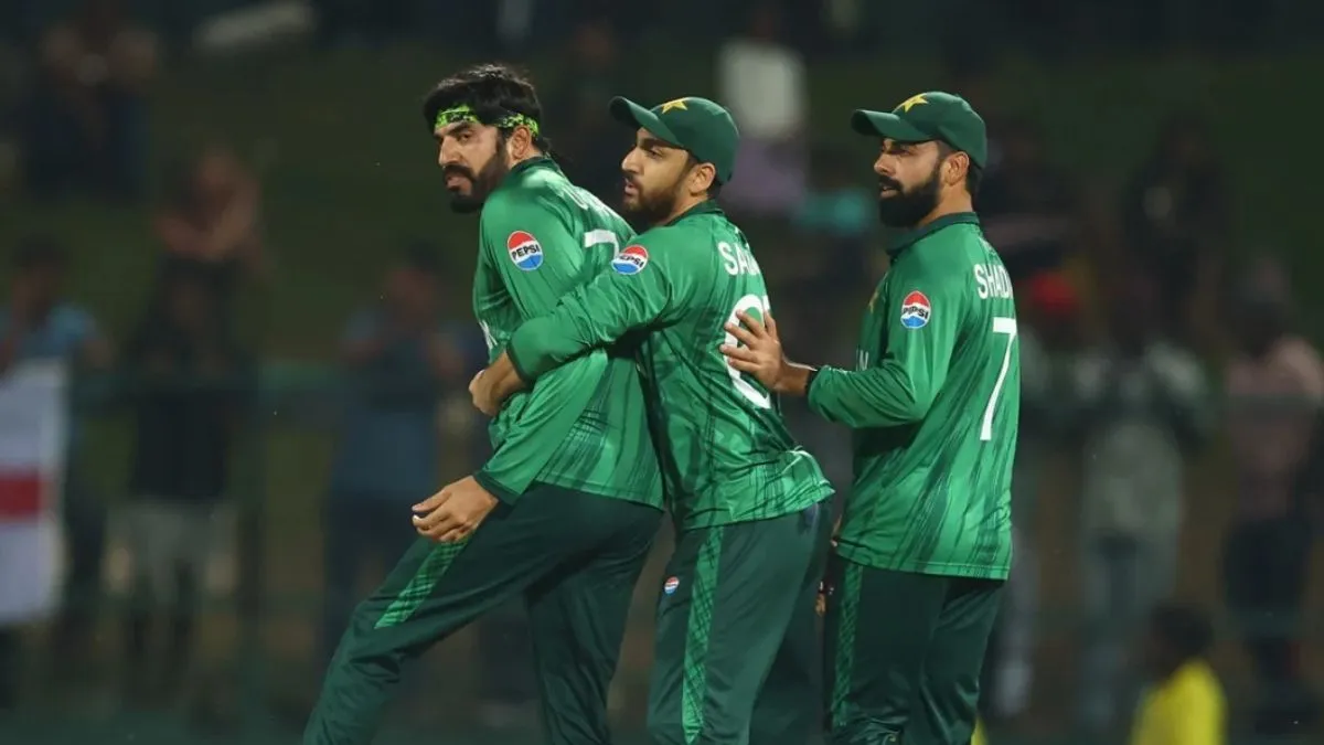 England crush Pakistan's hopes