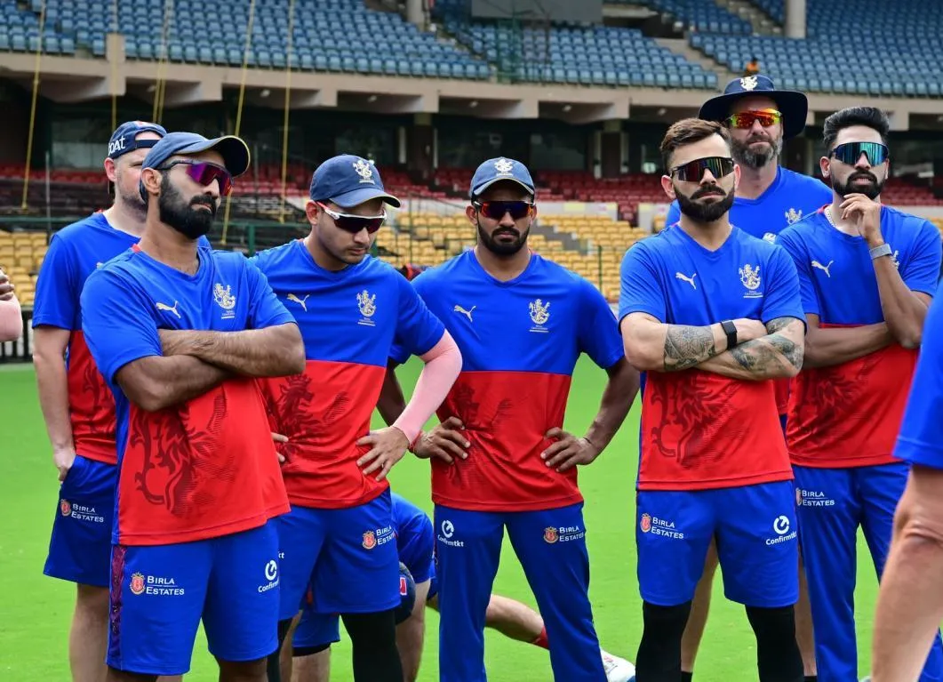 Dinesh Karthik Joins Rcb Camp